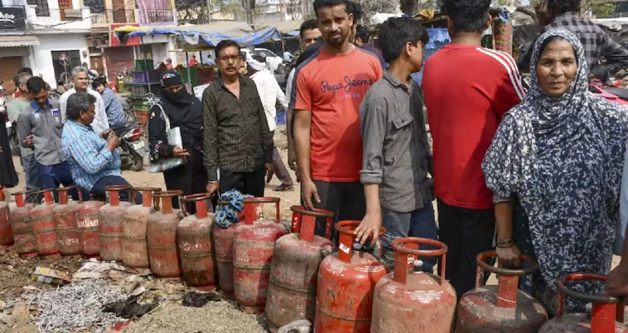 LPG সংযোগ একেবারে ফ্রি! উজ্জ্বলা যোজনা ৩.০-এ মহিলাদের জন্য বড় উপহার, কারা পাবেন সুবিধা?