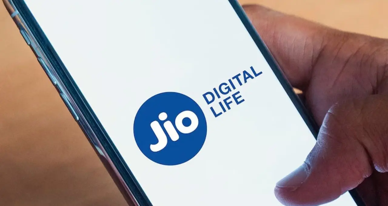 Jio vs Airtel Recharge Plan: ৫৬ দিনের প্ল্যানে কার অফার বেশি লাভজনক? ৬২৯ নাকি ৬৪৯ টাকার রিচার্জে মিলছে সেরা সুবিধা