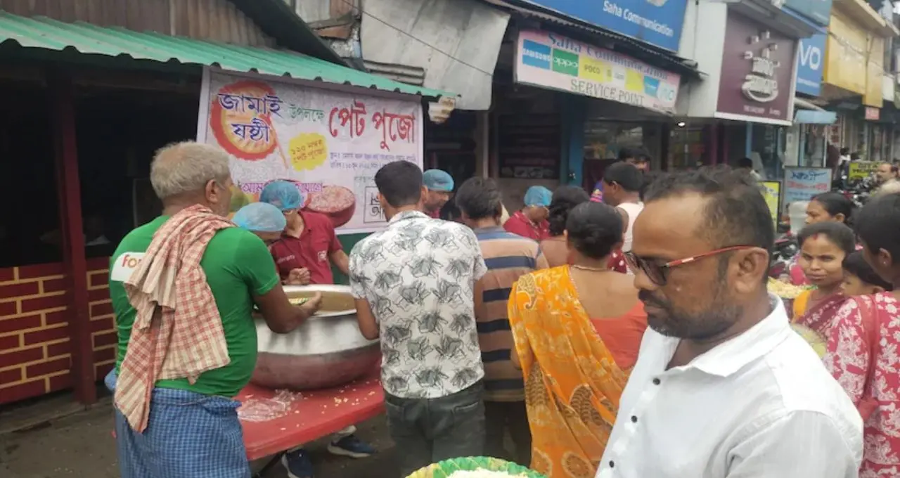 Jamai Sasthi 2026: জামাইষষ্ঠীর আগেই পথে বসলেন 'জামাইরা'! ধূপগুড়িতে অভিনব আয়োজনে নজর কাড়ল স্বেচ্ছাসেবী সংস্থা

