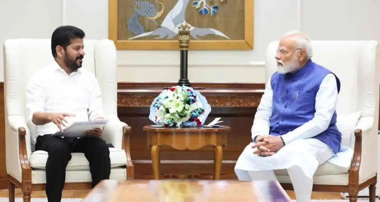 हैदराबाद मेट्रो फेज-2 को लेकर तेज हुई सियासत, तेलंगाना के मुख्यमंत्री ने केंद्र से मांगी तत्काल वित्तीय मंजूरी
