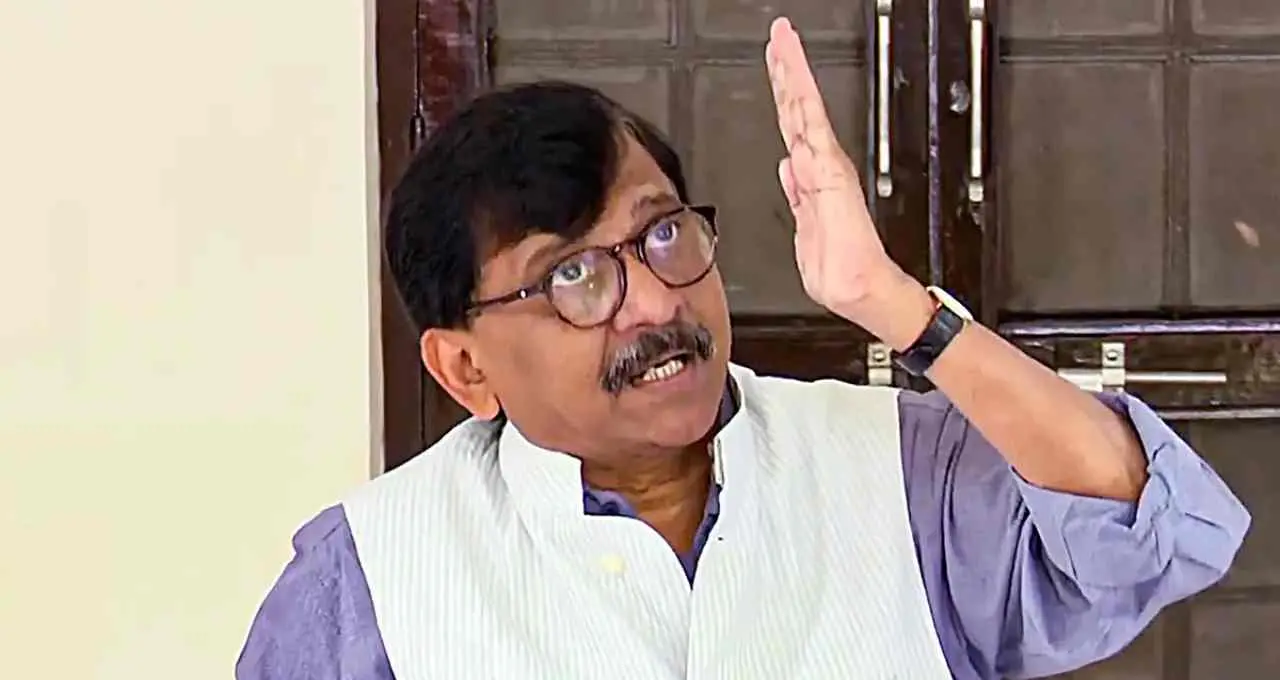 महाराष्ट्र की राजनीति में तनाव: ‘जो जाना है इस्तीफा देकर जाए’- संजय राउत ने बागी सांसदों को दी कड़ी चेतावनी