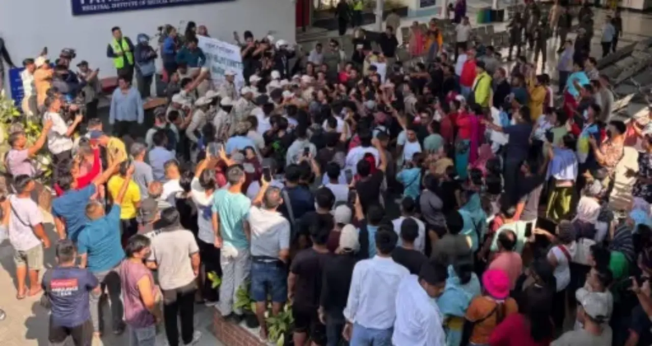 मणिपुर में तनाव के बीच बड़ा घटनाक्रम: RIMS से तीन घायल मरीजों को चुराचांदपुर मेडिकल कॉलेज शिफ्ट किया गया