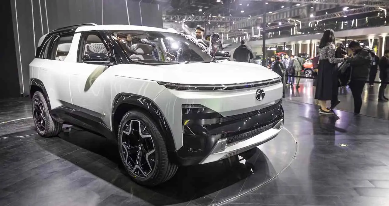 Tata Sierra EV का पहला टीजर जारी, जानें लॉन्च डेट, फीचर्स और बैटरी डिटेल्स
