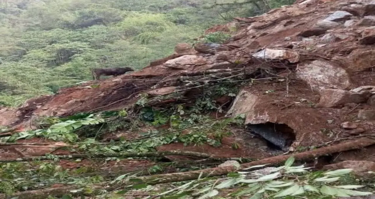 সিকিমে টানা বৃষ্টির জেরে একাধিক রাস্তা বন্ধ, কোথায় চলছে যান চলাচল? ভ্রমণের আগে জেনে নিন সর্বশেষ আপডেট