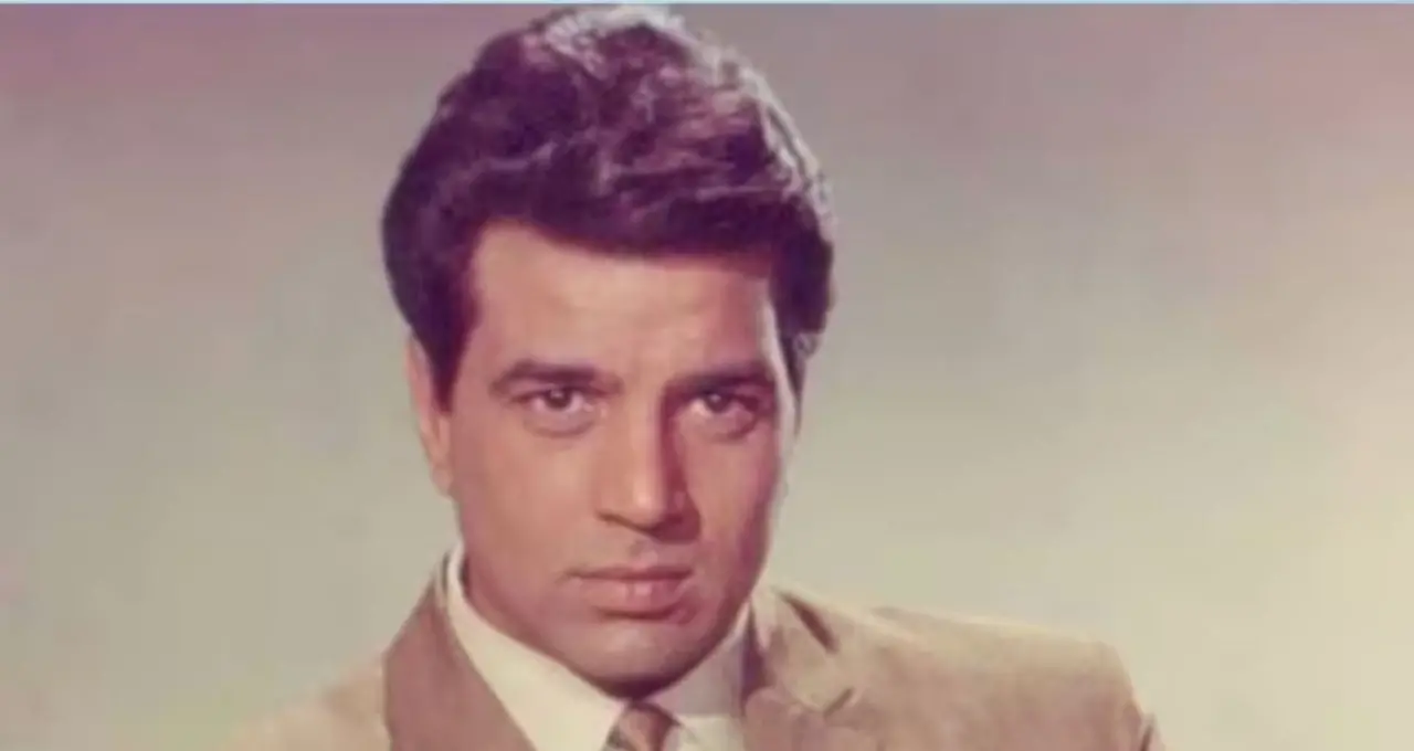শোলে-র সেটে হেমা মালিনীকে জড়িয়ে ধরতে স্পটবয়দের ঘুষ! ধর্মেন্দ্রর প্রেমের সেই অজানা কাহিনি ফের আলোচনায়