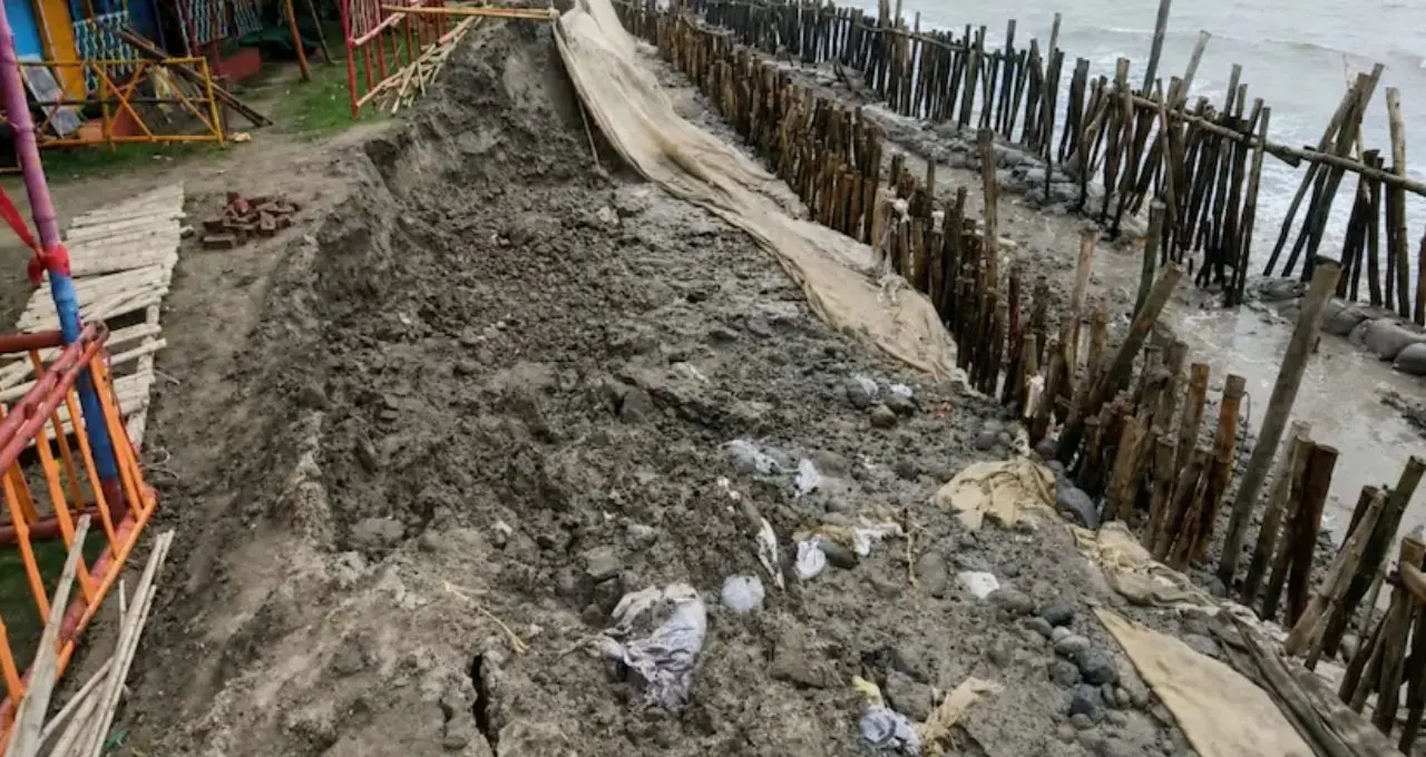 মৌসুনি দ্বীপে ফের ভাঙনের থাবা! ১৫০ মিটার নদীবাঁধ তলিয়ে আতঙ্ক, পর্যটন বাঁচাতে স্থায়ী সমাধানের দাবিতে সরব বাসিন্দারা
