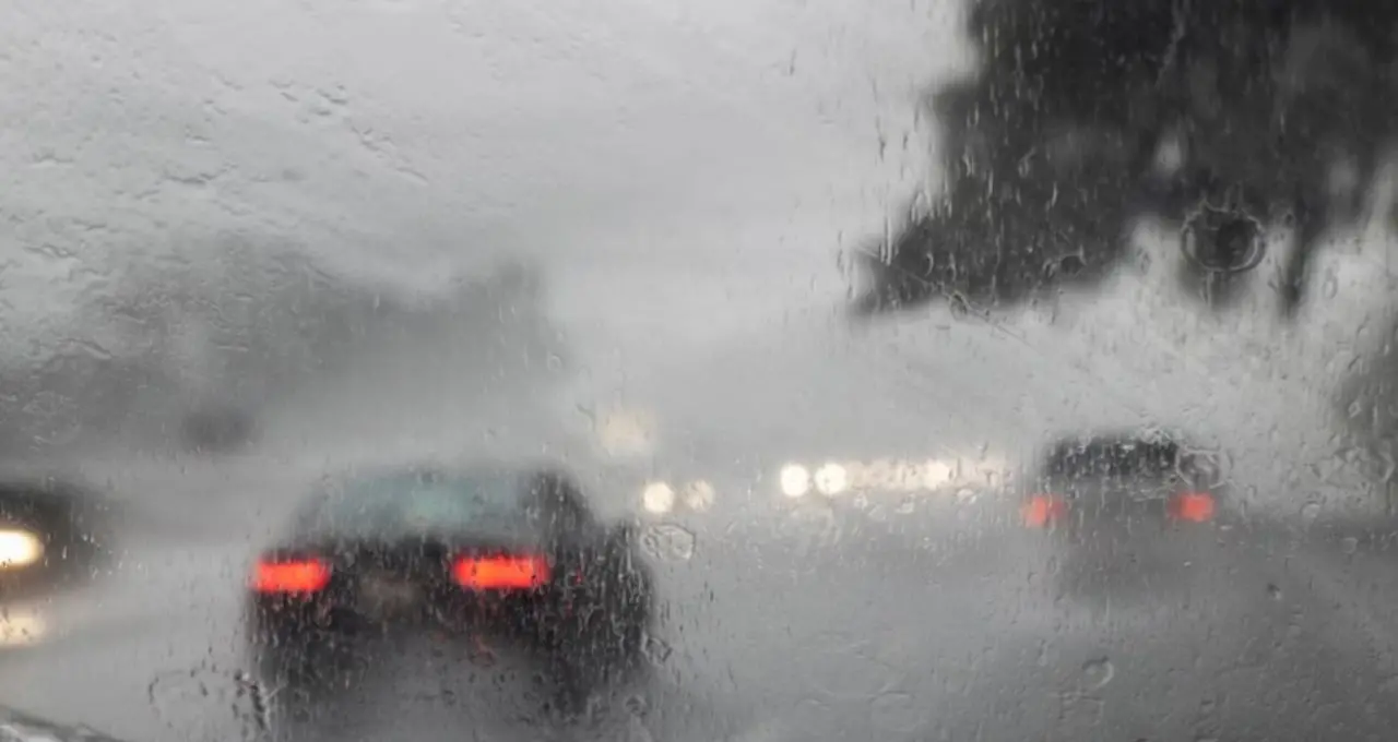 West Bengal Weather Update: দক্ষিণবঙ্গে বজ্রপাতের জোরালো আশঙ্কা, উত্তরবঙ্গে ভারী বৃষ্টির দাপট! জারি একাধিক সতর্কতা
