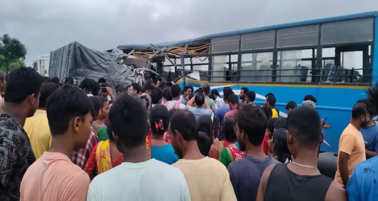 Jalpaiguri Bus Accident: ময়নাগুড়ির মর্মান্তিক বাস দুর্ঘটনায় মৃতদের পরিবারকে ৫ লক্ষ টাকা, আহতদের জন্যও বড় ঘোষণা রাজ্যের
