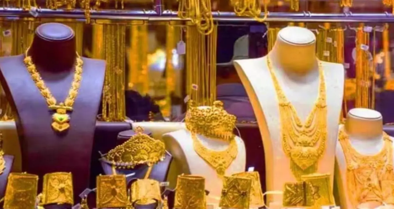 Gold Price Today: ফের বদল সোনার দামে! আজ ১ ভরি ২২ ক্যারেট ও ১৮ ক্যারেট সোনার নতুন রেট কত?

