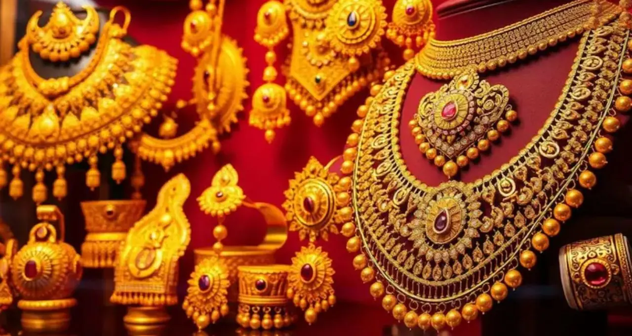 Gold Price Today: ফের বদল সোনার দামে! আজ ১ ভরি ২২ ক্যারেট ও ১৮ ক্যারেট সোনার নতুন রেট কত?
