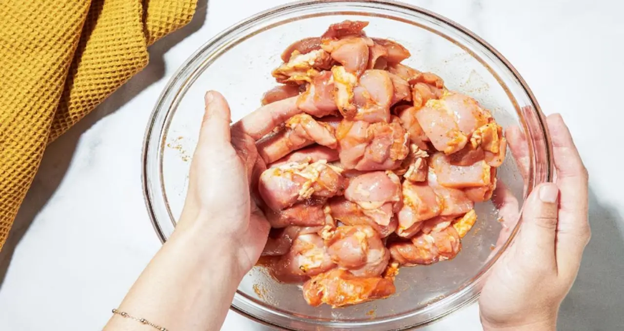 Perfect Chicken Cooking Tips: ১ কেজি চিকেন কতক্ষণ কষাবেন? এই সময় মেনে চললেই মাংস হবে নরম ও রসালো
