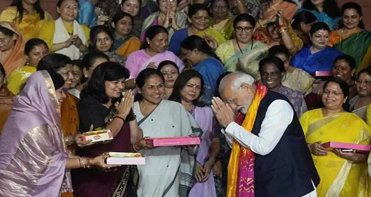 भारत में राजनीति में महिलाओं की भागीदारी सीमित: चुनावी आंकड़ों ने खोली राजनीतिक दलों की हकीकत