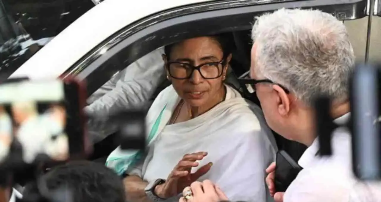 तृणमूल कांग्रेस में नेतृत्व विवाद तेज, ममता बनर्जी ने चुनाव आयोग को सौंपी नई संगठनात्मक सूची