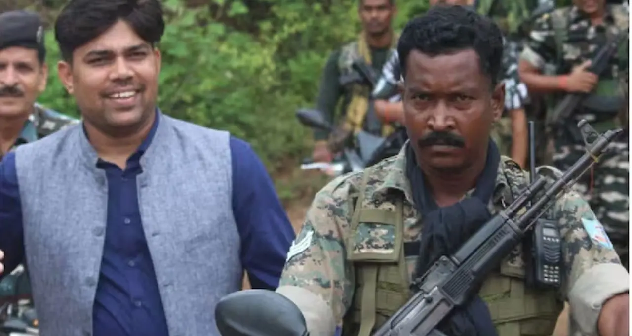 Success Story: পকেটে ছিল না ২ টাকাও, মায়ের সঙ্গে চুড়ি বিক্রি করা সেই যুবকই আজ IAS অফিসার! রমেশ ঘোলপের গল্প অনুপ্রেরণার প্রতীক
