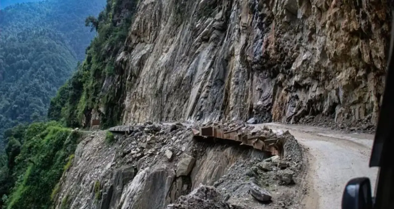 Sikkim Road Update: সিকিম যাওয়ার আগে অবশ্যই জেনে নিন! কোথায় বন্ধ রাস্তা, কোন পথে চলছে যান চলাচল?
