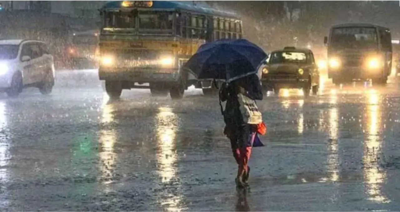  কলকাতা-সহ দক্ষিণবঙ্গে ঝড়-বৃষ্টির কমলা সতর্কতা, ৫০ কিমি বেগে দমকা হাওয়ার আশঙ্কা, সপ্তাহজুড়ে দুর্যোগের পূর্বাভাস