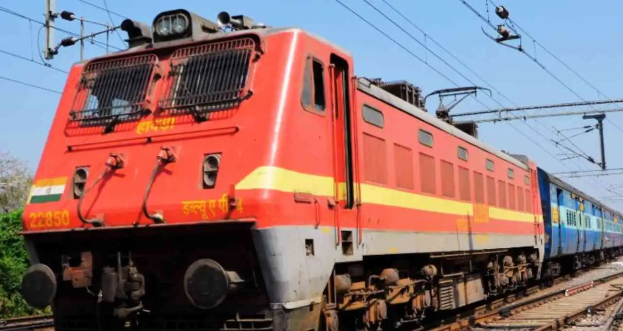 धनबाद मंडल में इंटरलॉकिंग कार्य से रेल सेवाएं प्रभावित, 6 ट्रेनों का रूट बदला