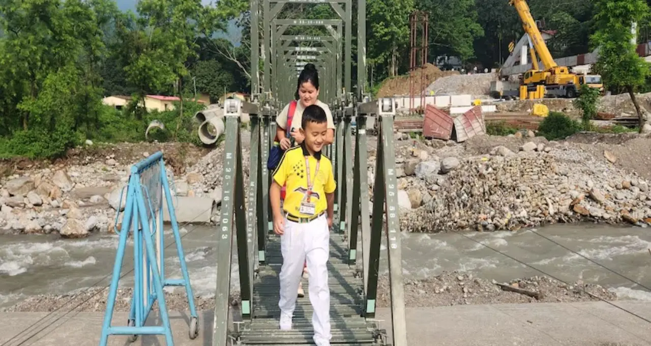 Indian Army Bridge in Balason River: বালাসনের বুকে ফের আশার সেতু, মাত্র কয়েকদিনে পদচারী ব্রিজ তৈরি করল ভারতীয় সেনা