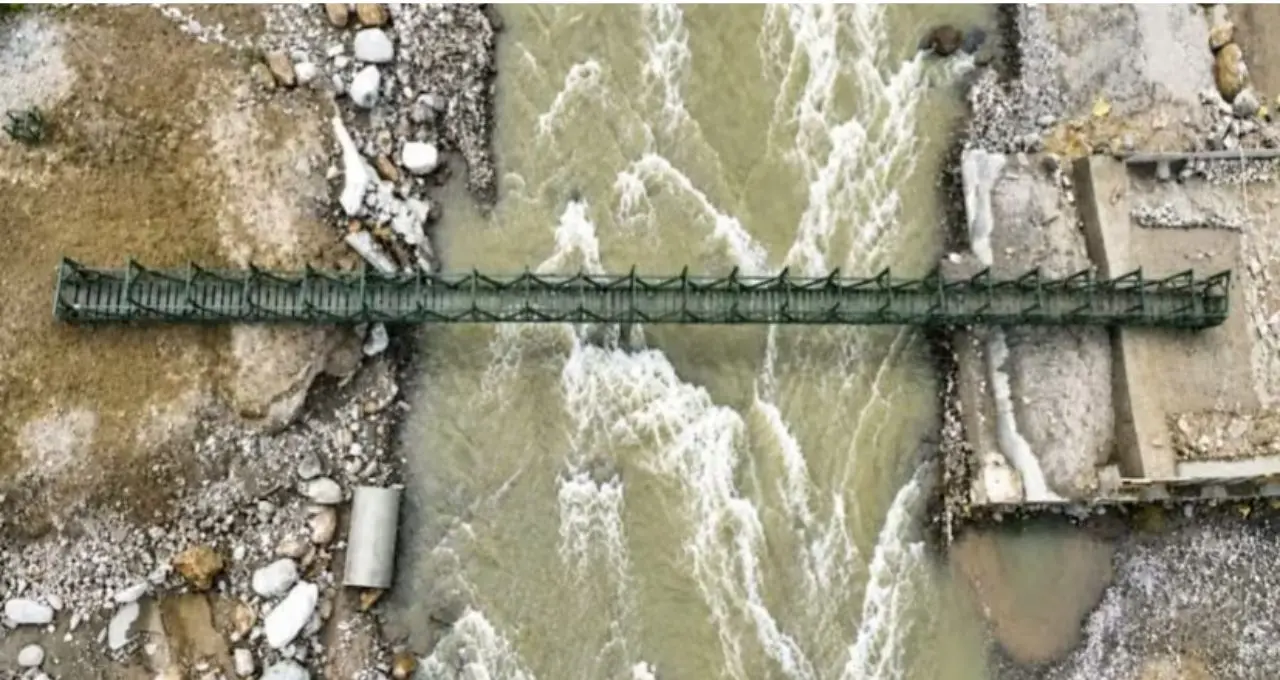 Indian Army Bridge in Balason River: বালাসনের বুকে ফের আশার সেতু, মাত্র কয়েকদিনে পদচারী ব্রিজ তৈরি করল ভারতীয় সেনা