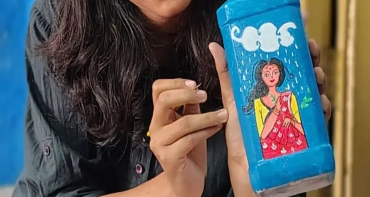 ফ্যাশনে বাঁকুড়ার হেরিটেজ! টি-শার্ট ও ছাতায় জীবন্ত ছাতনা-শুশুনিয়ার শিল্প, নজর কাড়ছে অভিনব ওয়ার্কশপ
