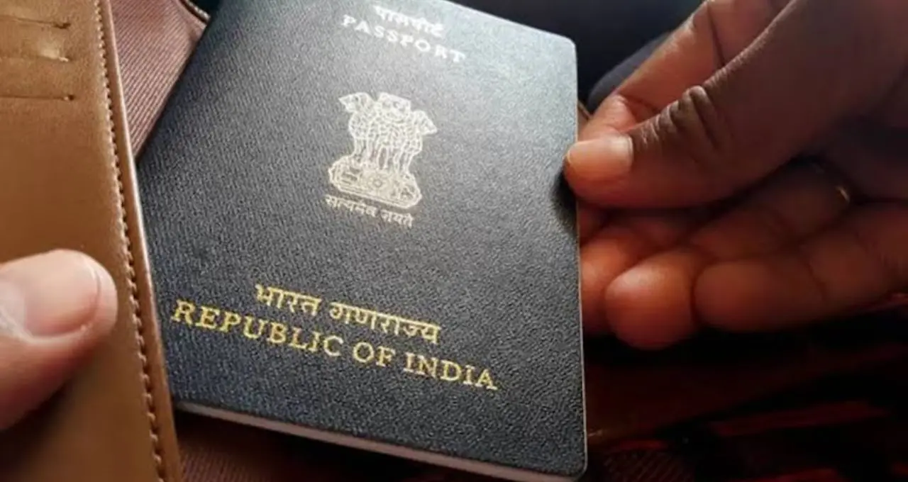তাহলে আমি যে ভারতীয়, তার প্রমাণ কী? পাসপোর্ট বিতর্কে সোশ্যাল মিডিয়ায় প্রশ্নের ঝড়