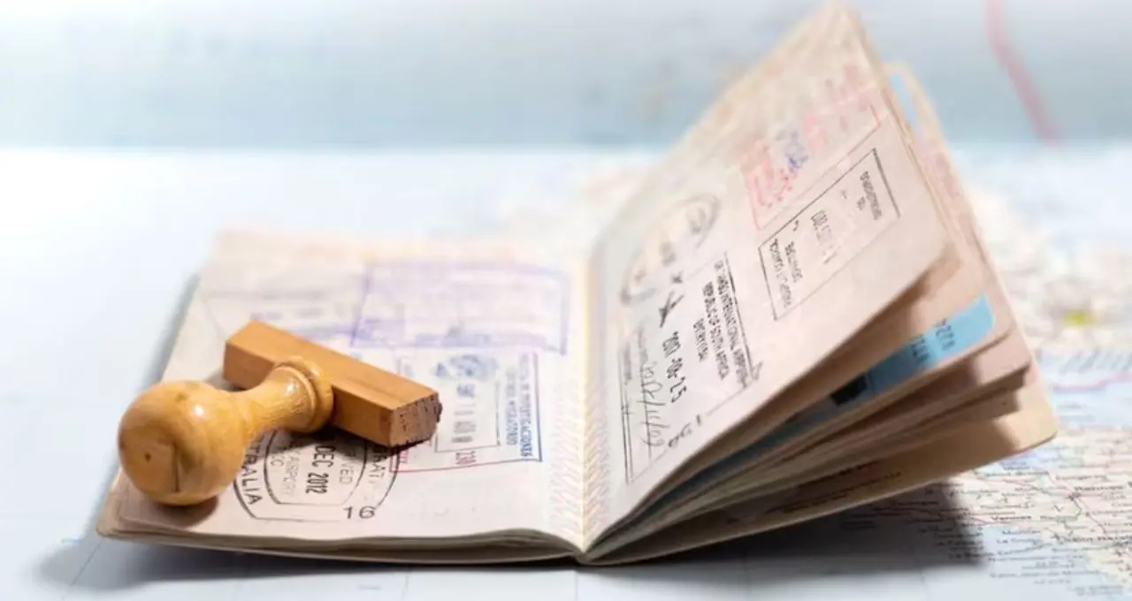 তাহলে আমি যে ভারতীয়, তার প্রমাণ কী? পাসপোর্ট বিতর্কে সোশ্যাল মিডিয়ায় প্রশ্নের ঝড়