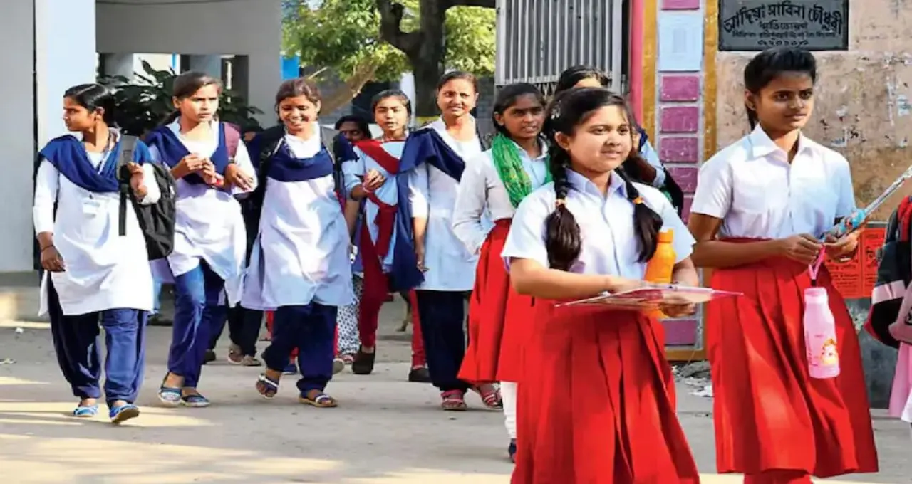 শিক্ষাশ্রী স্কলারশিপে শুরু আবেদন! পঞ্চম থেকে অষ্টম শ্রেণির পড়ুয়াদের অ্যাকাউন্টে মিলবে আর্থিক সাহায্য, জানুন যোগ্যতা ও আবেদন পদ্ধতি