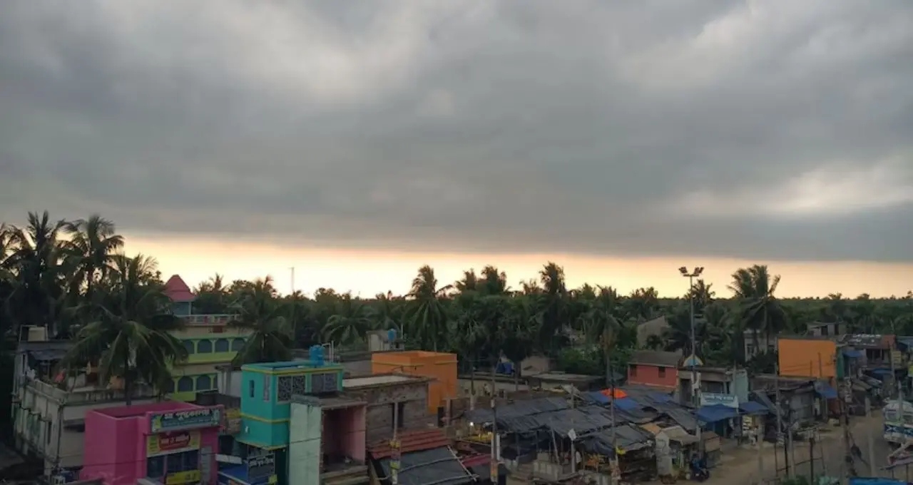 বজ্রবিদ্যুৎ-সহ ঝড়বৃষ্টিতে ভিজবে বাংলা! শুক্রবার কলকাতার আবহাওয়া কেমন? জেলাভিত্তিক পূর্বাভাস জানাল আলিপুর

