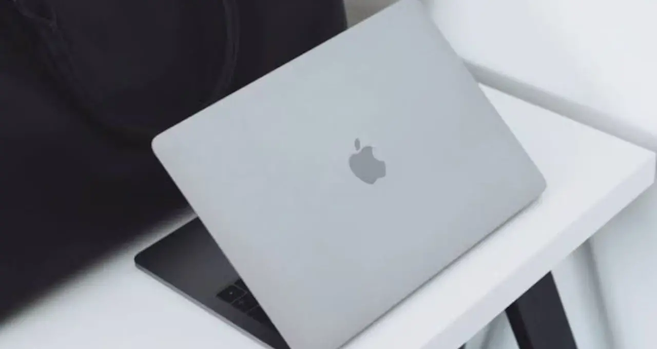 Apple-এর বড় ধাক্কা! ভারতে এক ধাক্কায় বাড়ল MacBook, iPad, Apple TV-সহ একাধিক পণ্যের দাম, iPhone নিয়ে কী সিদ্ধান্ত?
