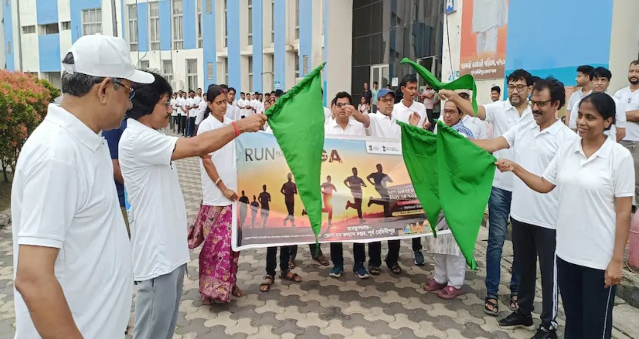 প্রার্থনার মতোই স্কুলে হোক প্রতিদিন যোগাভ্যাস! পূর্ব মেদিনীপুরের জেলাশাসকের বার্তায় উৎসাহিত পড়ুয়ারা
