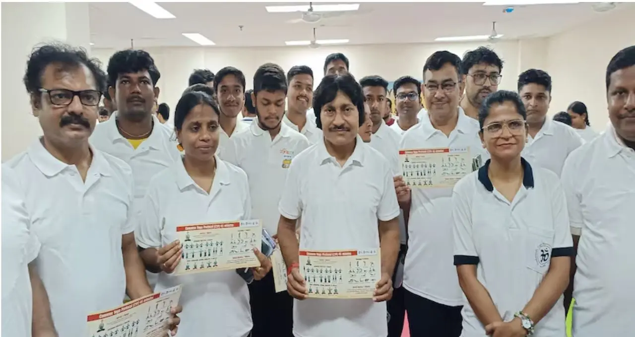 প্রার্থনার মতোই স্কুলে হোক প্রতিদিন যোগাভ্যাস! পূর্ব মেদিনীপুরের জেলাশাসকের বার্তায় উৎসাহিত পড়ুয়ারা

