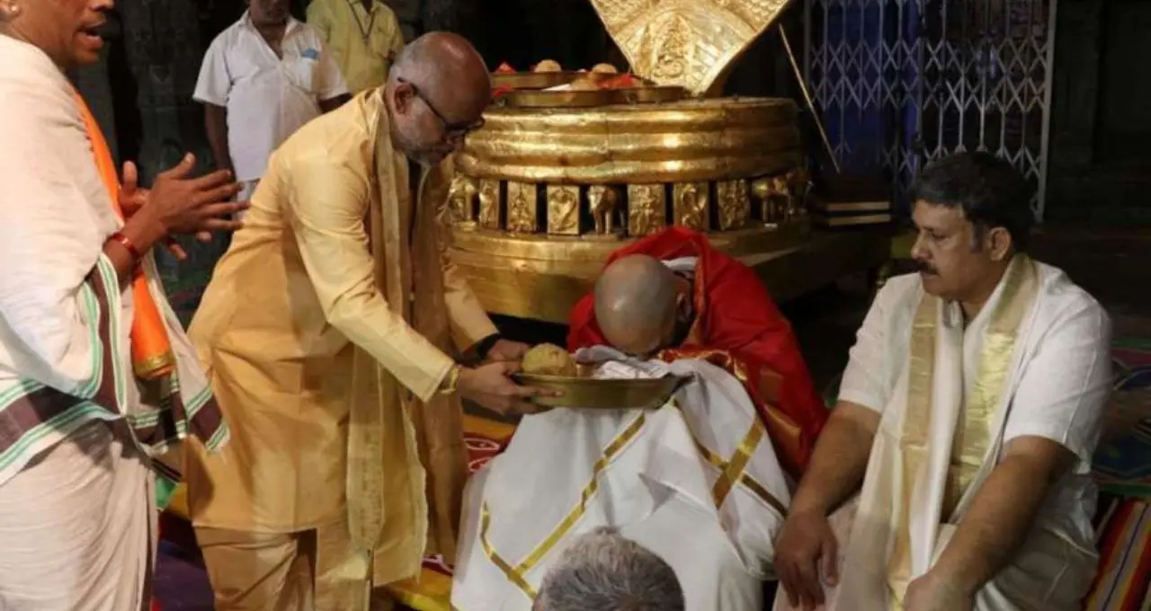 तिरुमला पहुंचे अनंत अंबानी, मुंडन कराया और मंदिर को बड़ा दान दिया