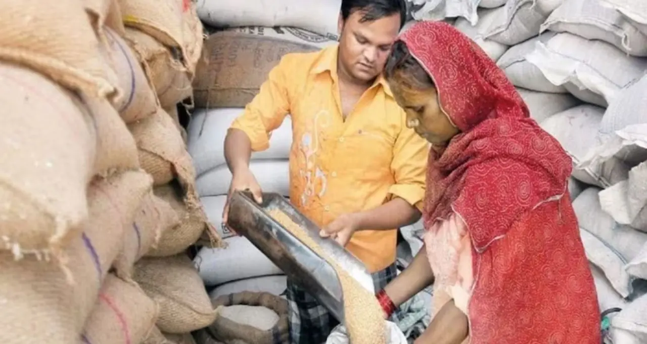 রেশন কার্ড হোল্ডারদের জন্য বড় সুখবর! নতুন প্রস্তাবে বড় পরিবার পেতে পারে বেশি সুবিধা, বদলাতে চলেছে রেশন বণ্টনের নিয়ম
