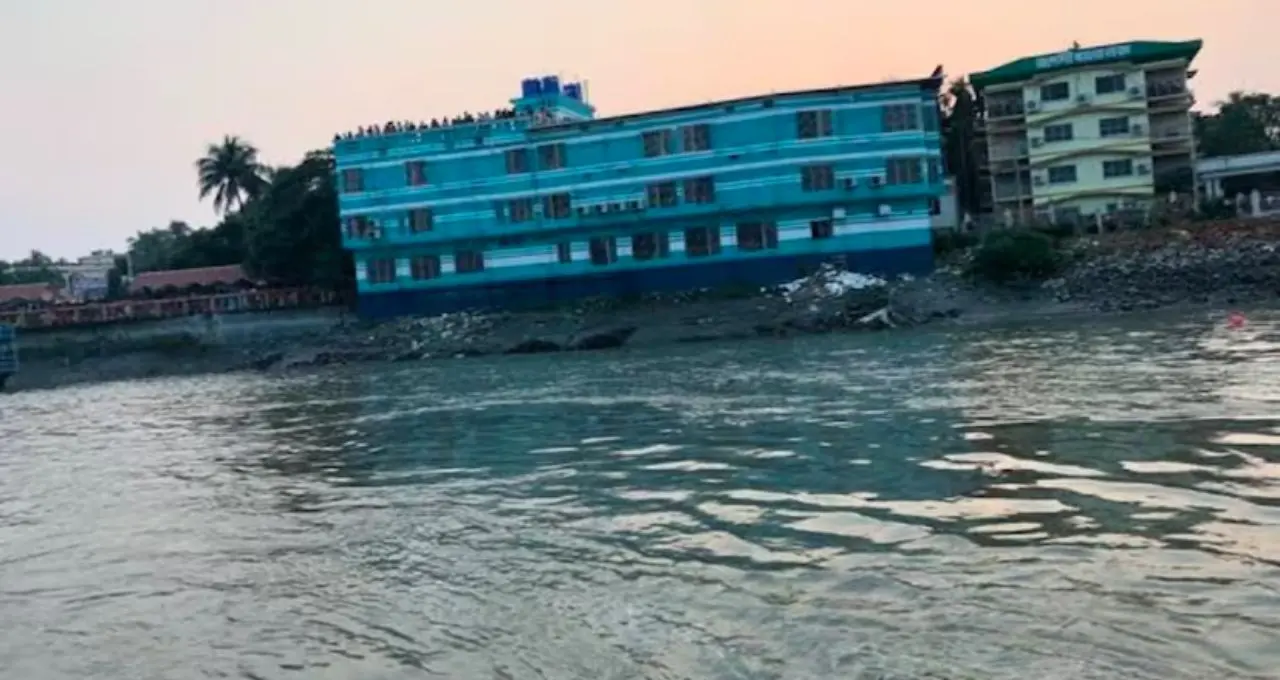 ইছামতীর পাড়ে বেআইনি গেস্টহাউস ভাঙার নির্দেশ হাই কোর্টের, টাকির হোটেল-রিসর্ট নিয়ে কড়া বার্তা আদালতের

