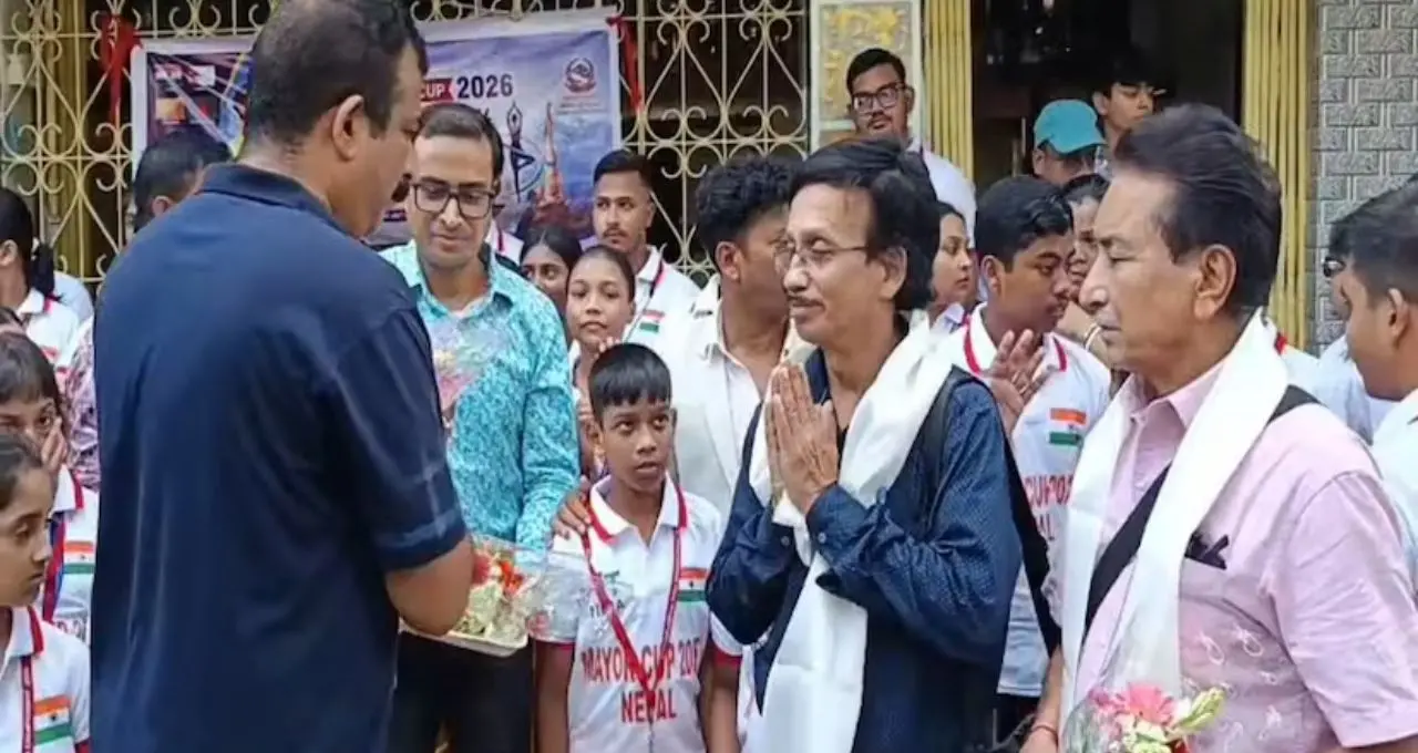 বিশ্বমঞ্চে ভারতের যোগশক্তির পরীক্ষা! নেপালের উদ্দেশে রওনা ৫৫ সদস্যের দল, শিলিগুড়িতে সংবর্ধনায় উজ্জীবিত প্রতিযোগীরা
