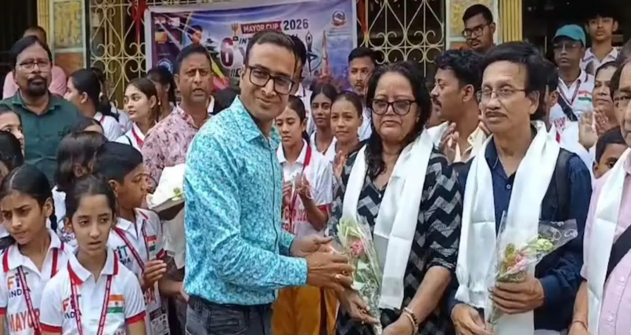 বিশ্বমঞ্চে ভারতের যোগশক্তির পরীক্ষা! নেপালের উদ্দেশে রওনা ৫৫ সদস্যের দল, শিলিগুড়িতে সংবর্ধনায় উজ্জীবিত প্রতিযোগীরা
