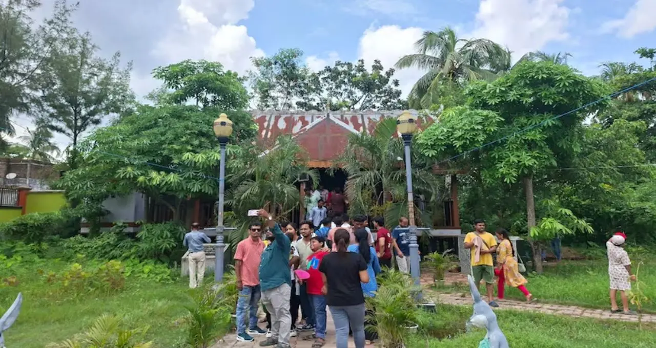 মাত্র ২১৫ টাকায় এনজেপি থেকে সুন্দরবন! সপ্তাহান্তে ইলিশ উৎসবের টানে ভ্রমণপ্রেমীদের নতুন ঠিকানা
