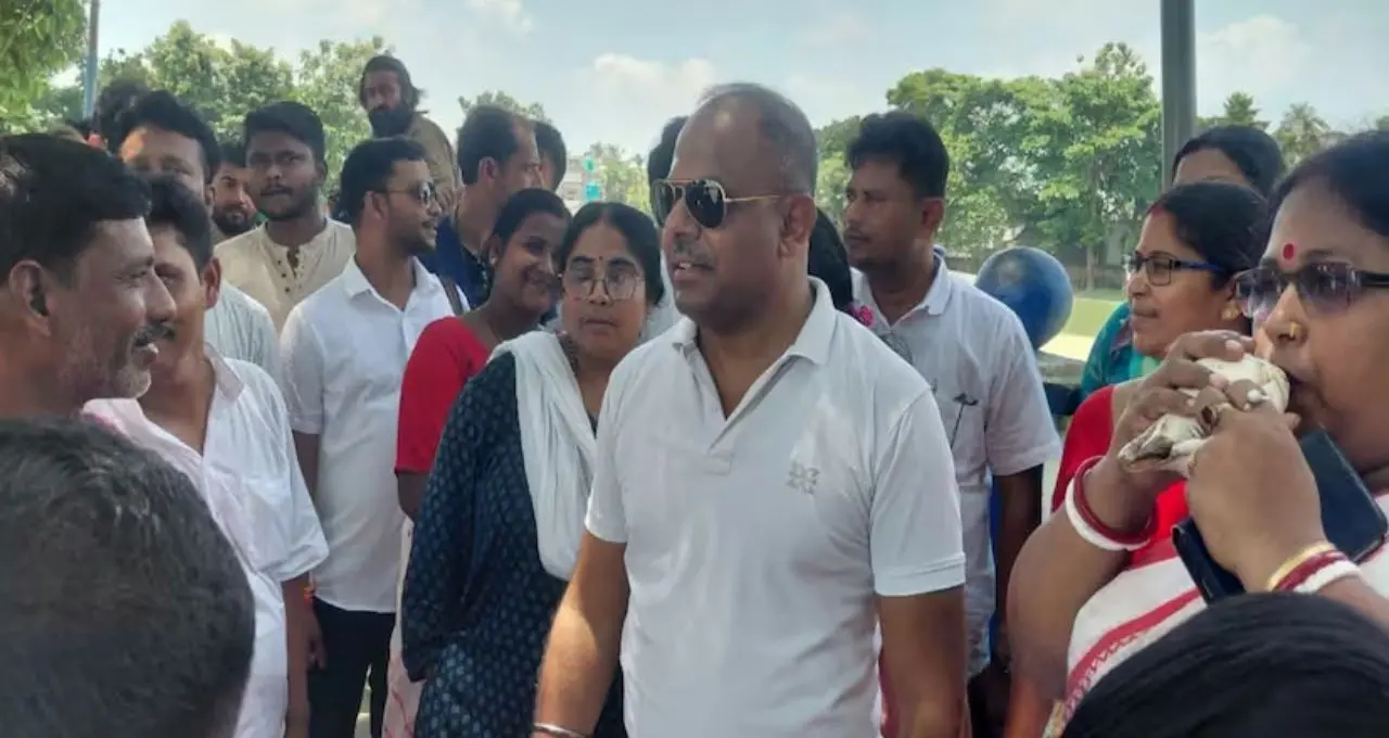 ১,২০০ কোটি টাকার কালনা-শান্তিপুর সেতু প্রকল্পে জোরকদম! নদীপথে সরেজমিনে পরিদর্শনে বিধায়ক ও প্রশাসনের শীর্ষ কর্তারা
