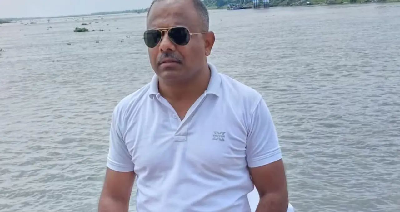 ১,২০০ কোটি টাকার কালনা-শান্তিপুর সেতু প্রকল্পে জোরকদম! নদীপথে সরেজমিনে পরিদর্শনে বিধায়ক ও প্রশাসনের শীর্ষ কর্তারা
