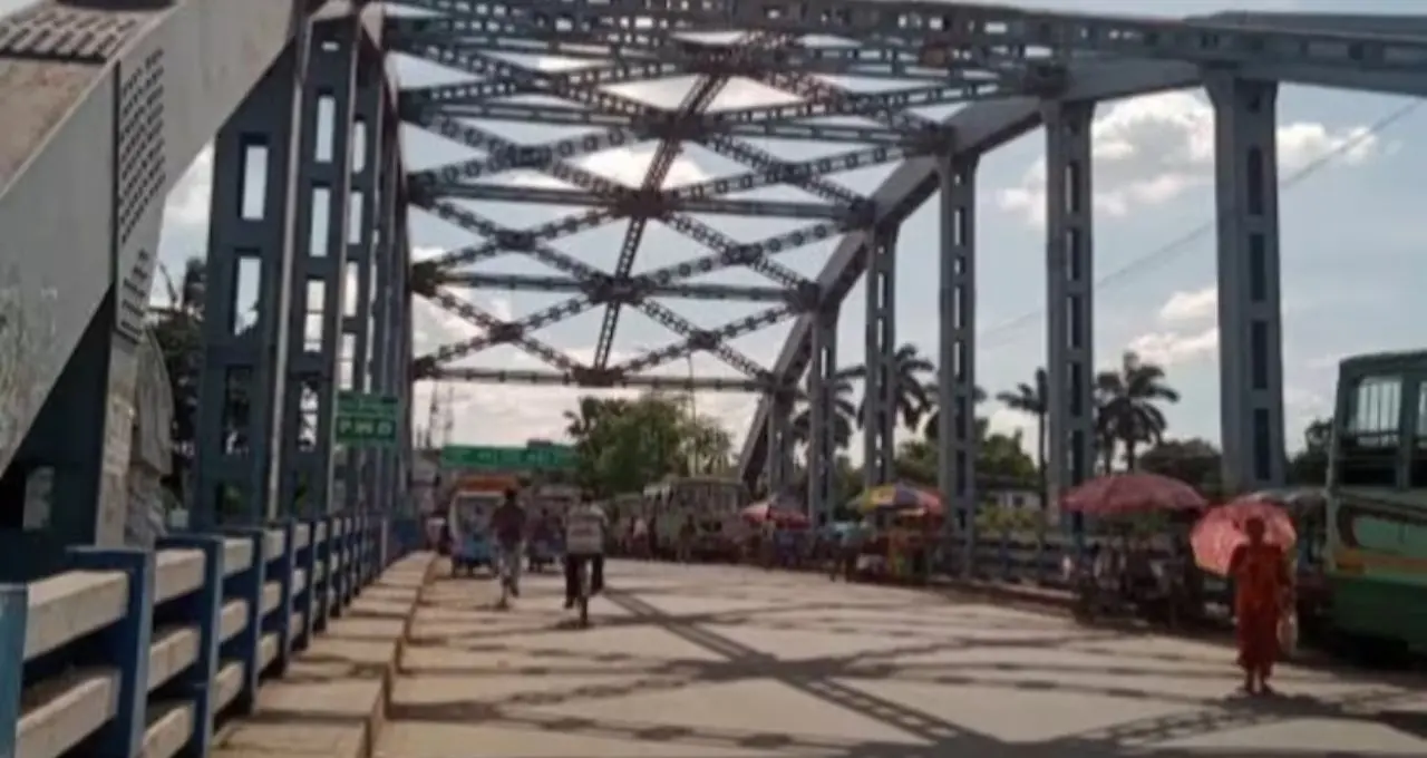 বনগাঁ শহরে যানজটের দিন কি শেষ? বেআইনি পার্কিং ও ফুটপাত দখল রুখতে বড় পদক্ষেপ প্রশাসনের 
