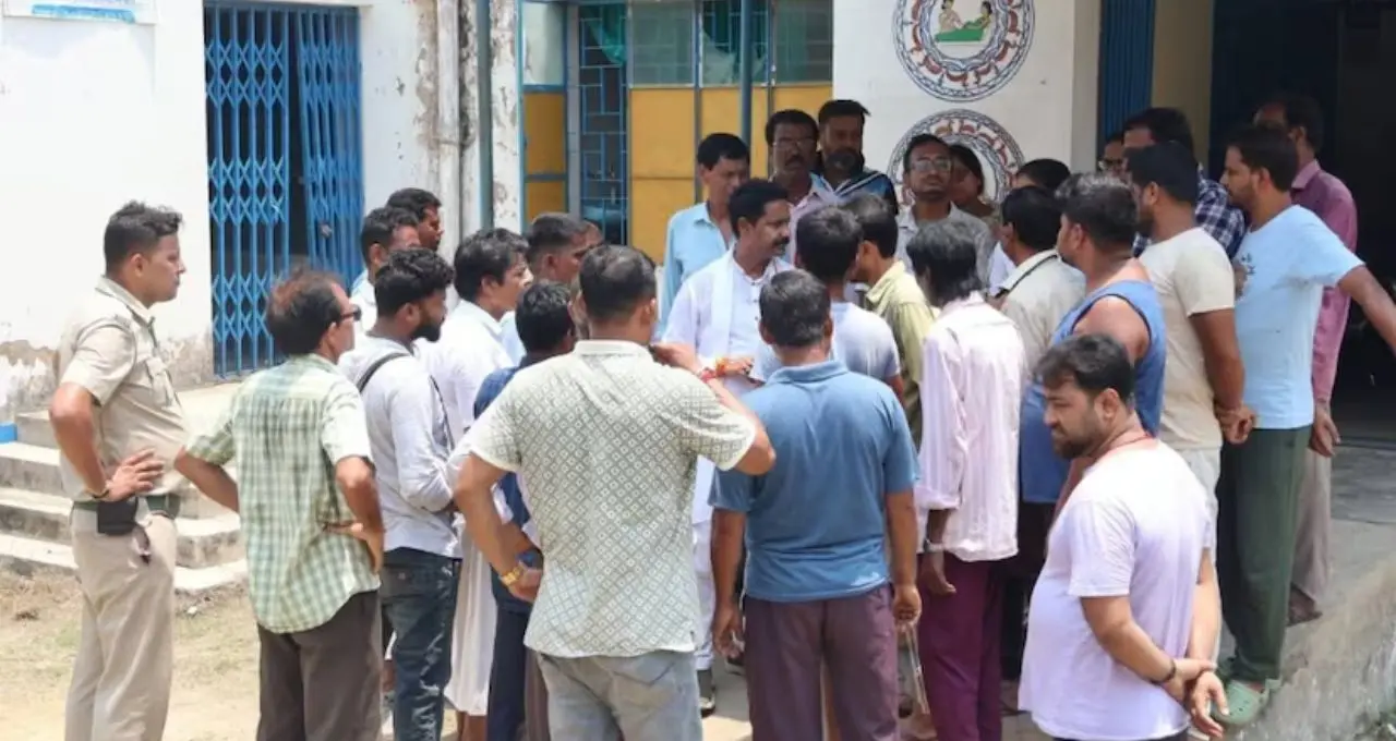 ৫০ হাজার মানুষের চিকিৎসার আশা জাগিয়ে অগ্রদ্বীপ স্বাস্থ্যকেন্দ্রে বিধায়ক কৃষ্ণ ঘোষ, সরেজমিনে পরিদর্শনে উঠে এল একাধিক সমস্যা
