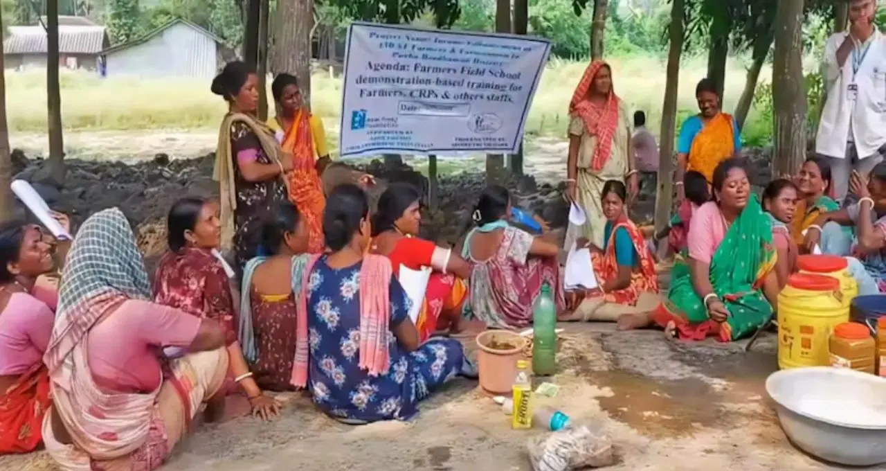 মহিলা কৃষকদের আয় বাড়াতে বড় উদ্যোগ! মাঠেই মিলছে হাতে-কলমে জৈব চাষের প্রশিক্ষণ, বদলাবে কৃষির ভবিষ্যৎ
