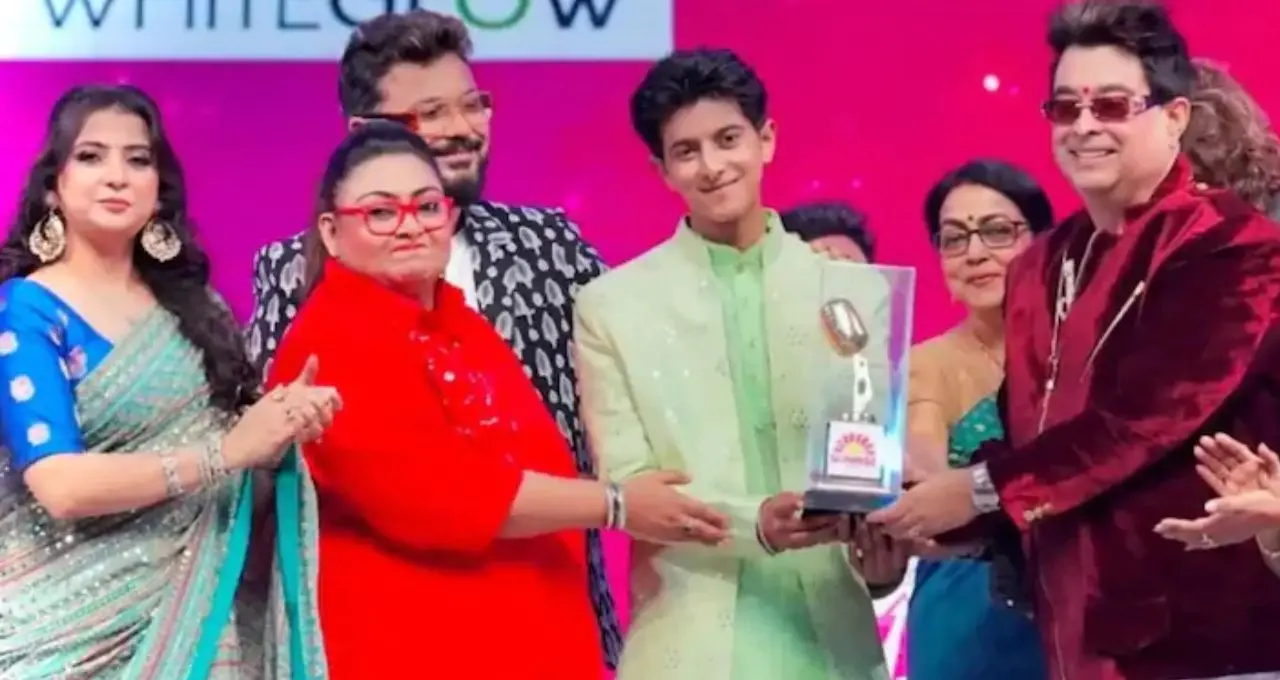 ‘গান গেয়ে কী হবে?’—সব কটাক্ষের জবাব সুরেই! সারেগামাপা ২০২৬-এর মুকুট জিতলেন ইসলামপুরের আয়ুষ গুপ্তা
