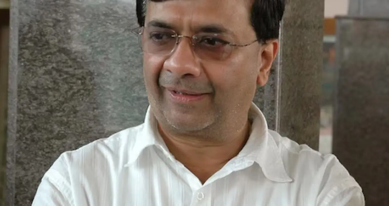 অনিরুদ্ধ-কাব্যার বিয়ে কি সত্যিই ঠিক? কাকার মন্তব্যে জোরালো জল্পনা, এখনও মুখে কুলুপ দুই তারকার
