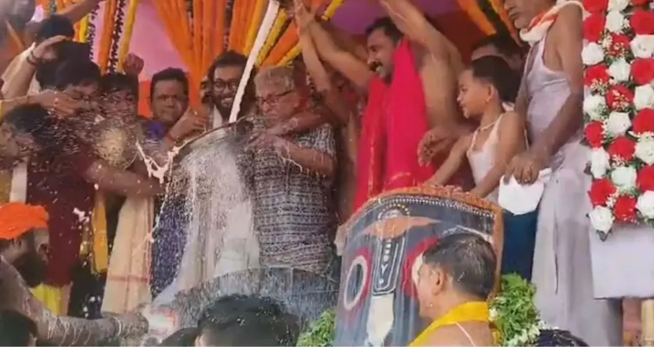 ৬৩০ বছরের ঐতিহ্যে মাহেশে জগন্নাথের মহাস্নান, ২৮ ঘড়া গঙ্গাজল ও দেড় মণ দুধে সম্পন্ন স্নানযাত্রা, শুরু অনবসর পর্ব
