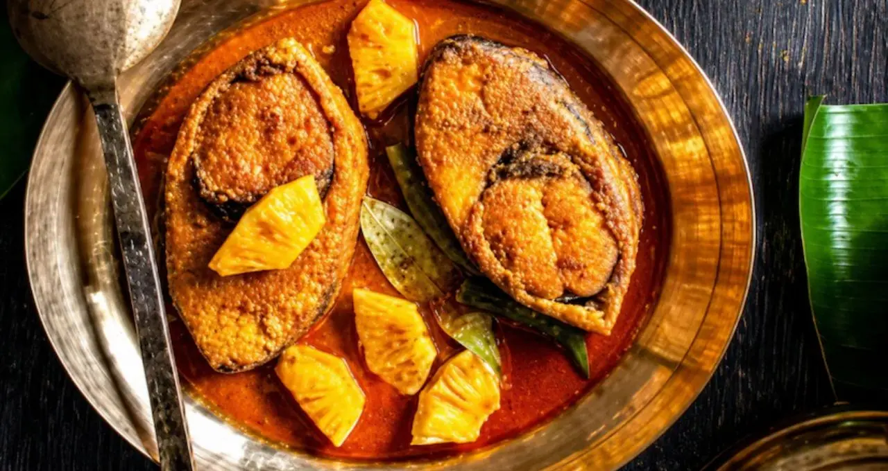 ইলিশে আনুন নতুন স্বাদ! বর্ষার দুপুরে বাড়িতেই বানান সুস্বাদু আনারস-ইলিশ, রইল সহজ রেসিপি
