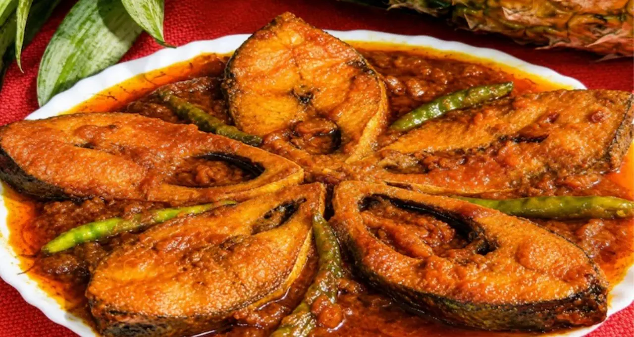 ইলিশে আনুন নতুন স্বাদ! বর্ষার দুপুরে বাড়িতেই বানান সুস্বাদু আনারস-ইলিশ, রইল সহজ রেসিপি
