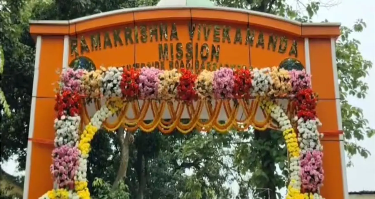 স্নানযাত্রার পুণ্য লগ্নে ব্যারাকপুরে রামকৃষ্ণ পরমহংসদেবের পবিত্র পাদুকা দর্শন, ভক্তদের ঢল রামকৃষ্ণ বিবেকানন্দ মিশনে
