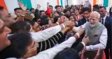 पीएम मोदी इंडोनेशिया दौरे पर: गार्ड ऑफ ऑनर से स्वागत, राष्ट्रपति प्रबोवो से अहम वार्ता