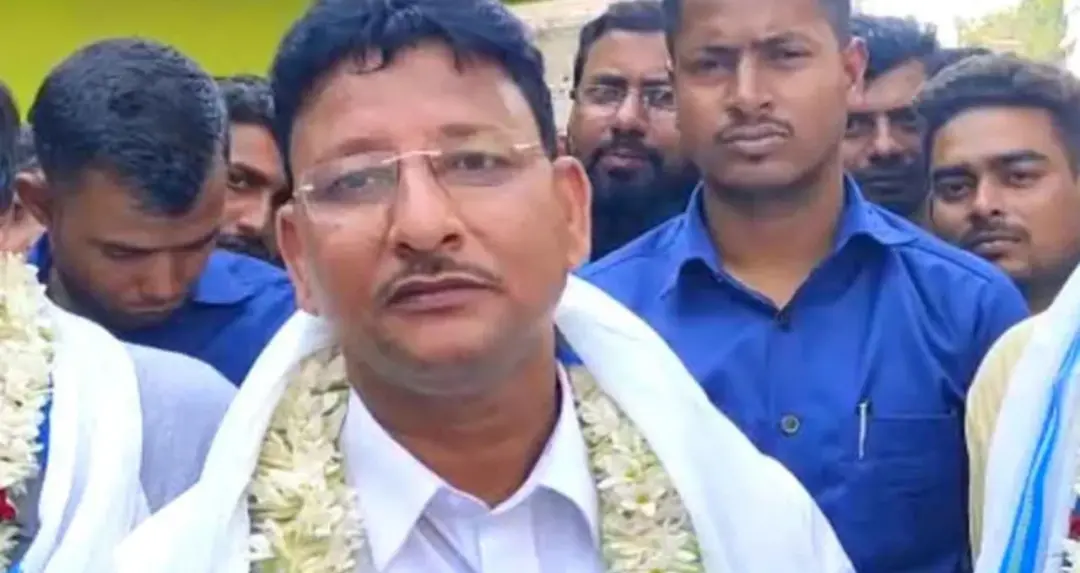 কেষ্টের প্রত্যাবর্তনের পরই ফেসবুকে নতুন বার্তা? মায়ের ছবি দিয়ে কভার বদলে জল্পনার কেন্দ্রে কাজল শেখ
